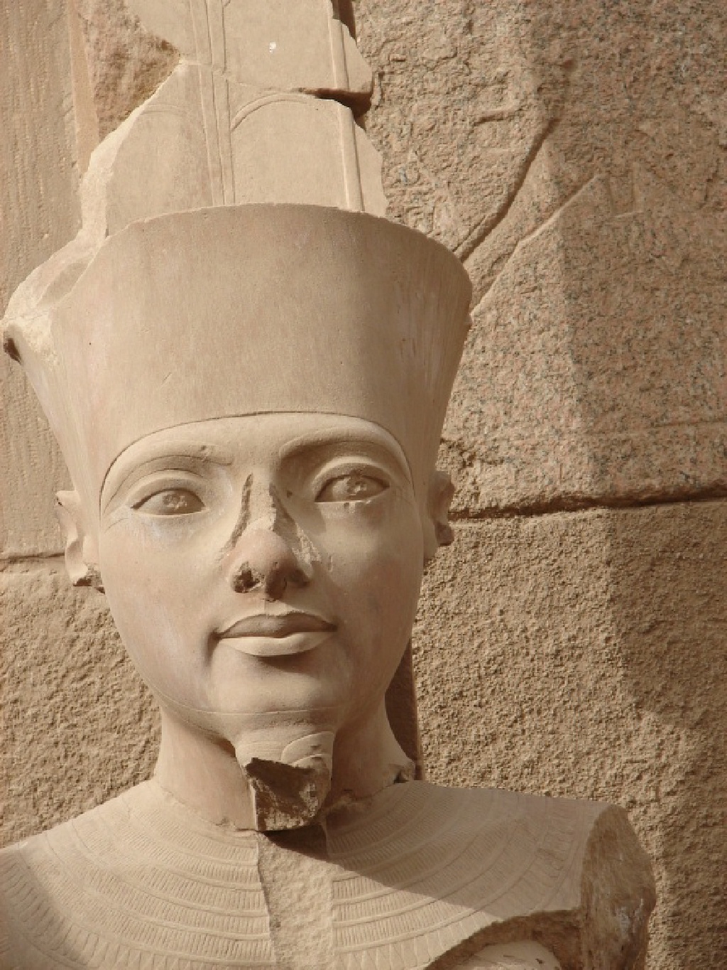 2008/03(March)/AroundTheWorld/Egypt/Karnak/1024x768_Young Pharoh at Karnak.jpg